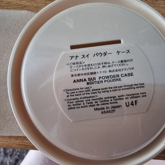 🎀ONLY $2 SHIPPING UNTIL 23/6🎀 Anna Sui  Powder Case - Picture 5 of 5